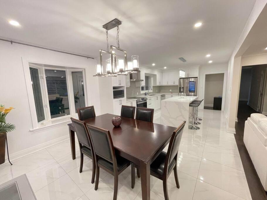 3-Bedroom Modern Luxury Apartment In The Heart Of City Toronto Exteriér fotografie